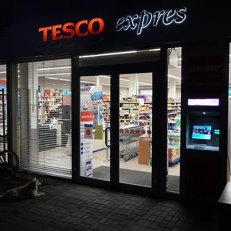 Dominant With Free Parking For Preregistered Drivers & Garage With Cctv 招待所