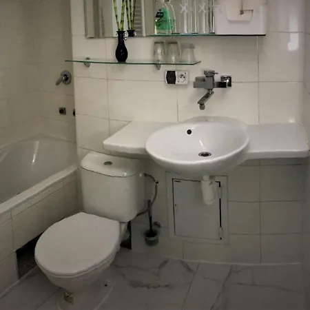 招待所 Dominant With Free Parking For Preregistered Drivers & Garage With Cctv 3*