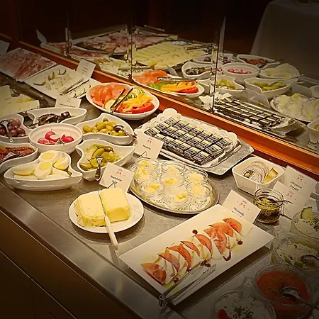 招待所 Dominant With Free Parking For Preregistered Drivers & Garage With Cctv