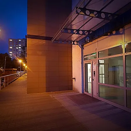 招待所 Dominant With Free Parking For Preregistered Drivers & Garage With Cctv 布拉迪斯拉发