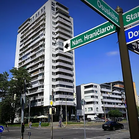 Hostel Dominant With Free Parking For Preregistered Drivers & Garage With Cctv *
