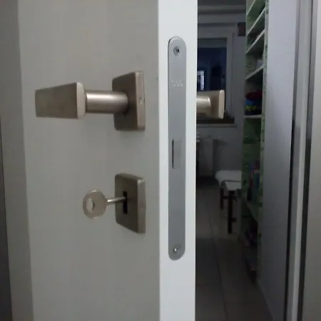Hostel Dominant With Free Parking For Preregistered Drivers & Garage With Cctv *