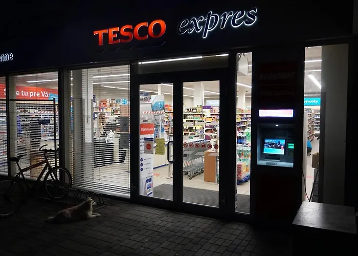 Dominant With Free Parking For Preregistered Drivers & Garage With Cctv Guest house