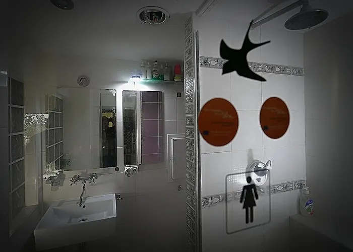 Dominant With Free Parking For Preregistered Drivers & Garage With Cctv Guest house