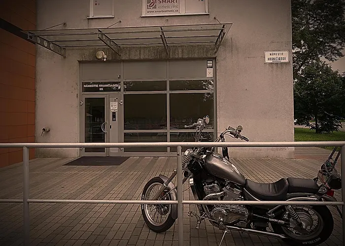 Dominant With Free Parking For Preregistered Drivers & Garage With Cctv Bratislava