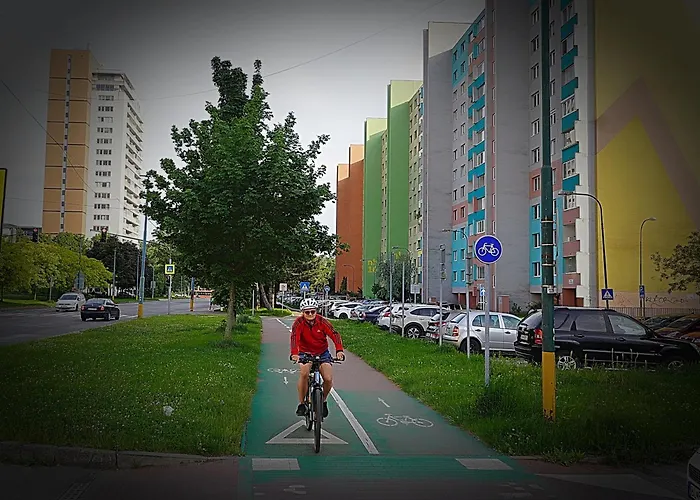 Dominant With Free Parking For Preregistered Drivers & Garage With Cctv 3* Bratislava