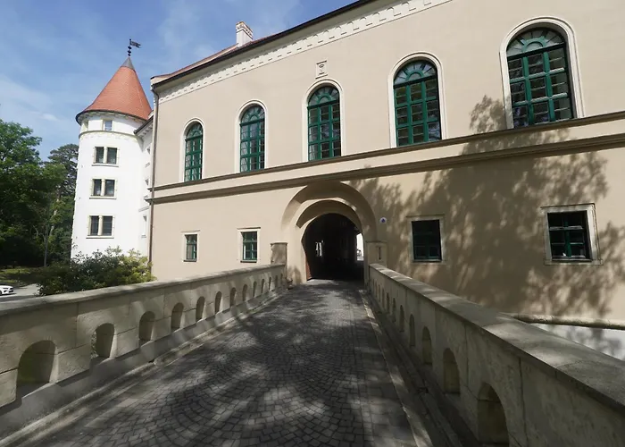 Guest house Dominant With Free Parking For Preregistered Drivers & Garage With Cctv