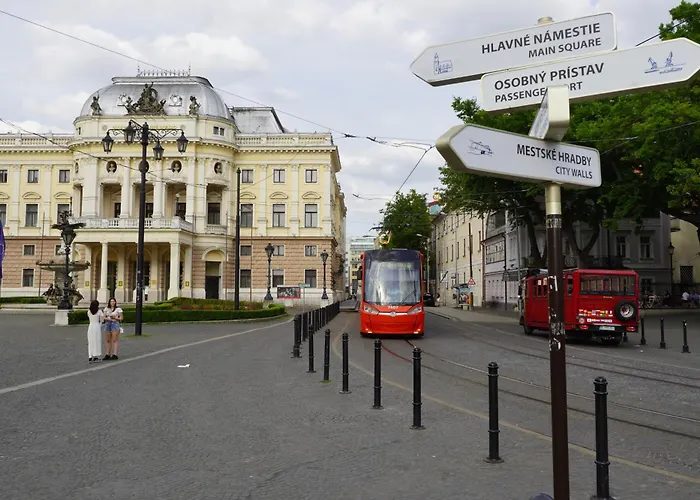 Dominant With Free Parking For Preregistered Drivers & Garage With Cctv 3* Bratislava