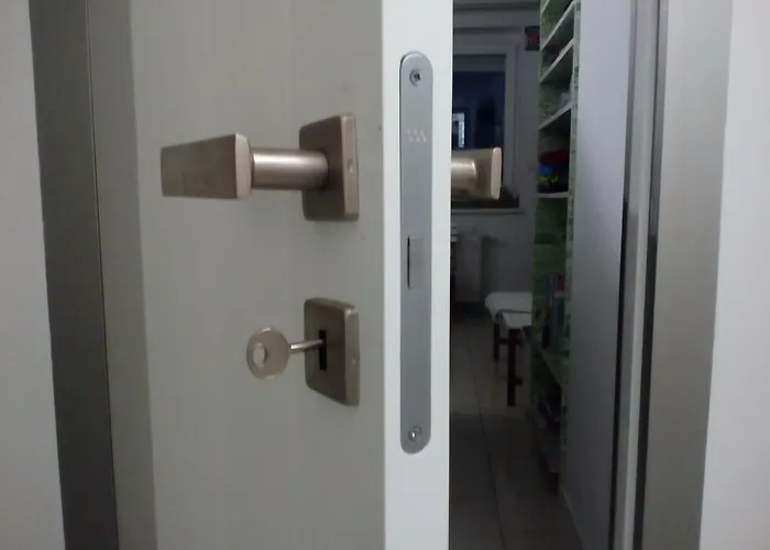 Guest house Dominant With Free Parking For Preregistered Drivers & Garage With Cctv 3*