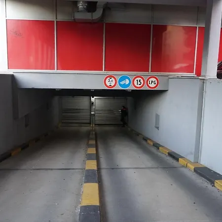 Pensión Dominant With Free Parking For Preregistered Drivers & Garage With Cctv