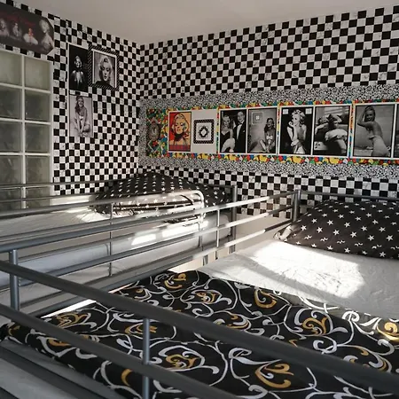 Dominant With Free Parking For Preregistered Drivers & Garage With Cctv Pensión Bratislava