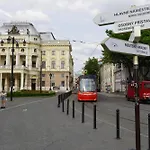 Dominant With Free Parking For Preregistered Drivers & Garage With Cctv 3* Bratislava